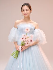 CECIL　ライトブルー　　ブルー　カラードレスブルー　カラードレス　お色直し　esumエスム　チュールドレス　スリーブ　袖付きドレス　オフショルダー　チュール　寒色系ドレス